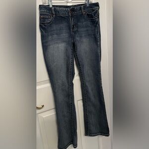 Maurices Women’s Medium Wash Denim Straight Leg Jeans Relaxed Fit Size 11 - 12